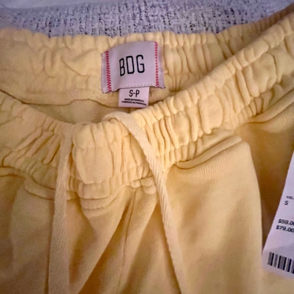 NWT BDG Bonfire Cargo Sweatpants in Yellow Size S - Picture 4 of 8